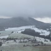 Der Heldrastein im Nebel